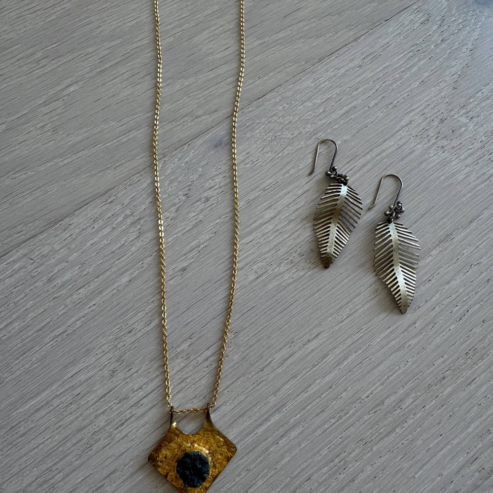 Necklace/earrings
